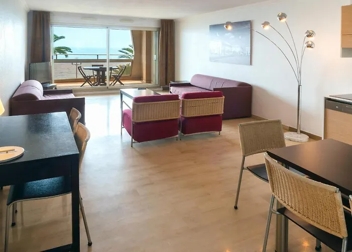 アパートホテル アパートホテル アダージョ プロムナード デ ザングレ ニース