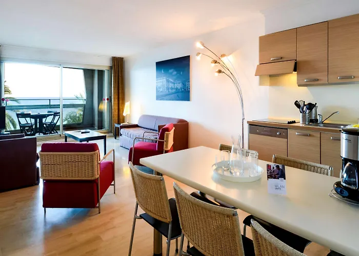 アパートホテル アダージョ プロムナード デ ザングレ アパートホテル