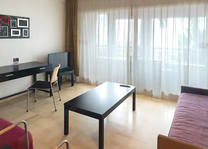 アパートホテル アダージョ プロムナード デ ザングレ ニース