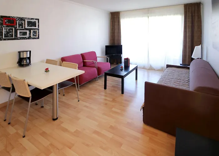 アパートホテル アダージョ プロムナード デ ザングレ