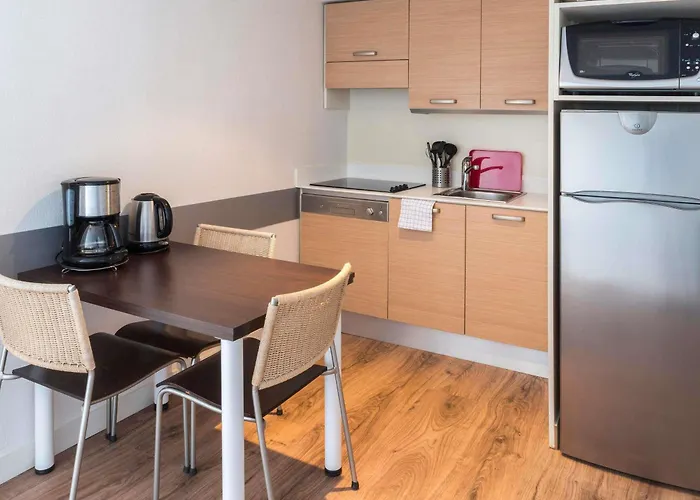 アパートホテル アダージョ プロムナード デ ザングレ 4*