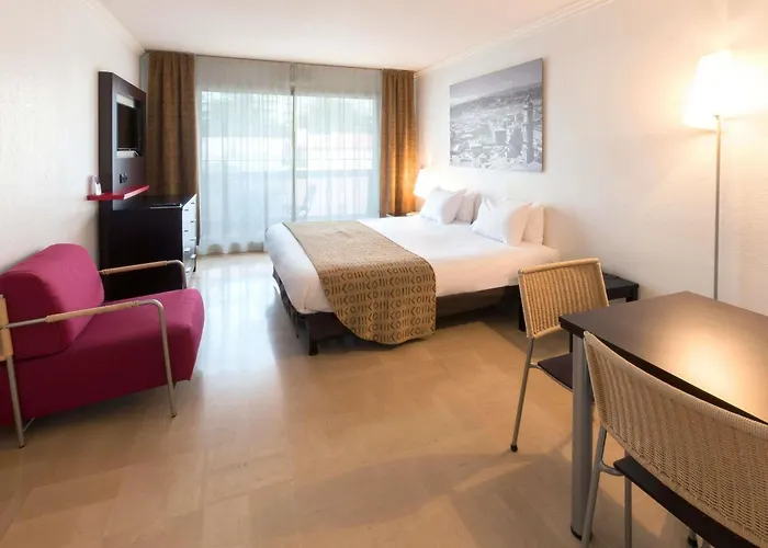 アパートホテル アダージョ プロムナード デ ザングレ 4*