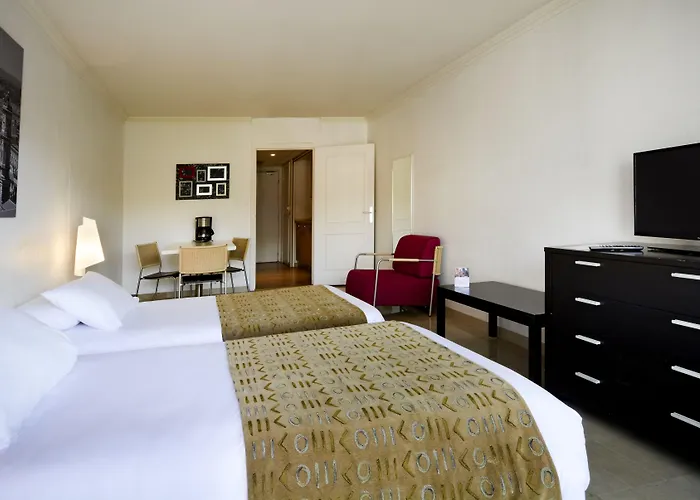 アパートホテル アダージョ プロムナード デ ザングレ 4*