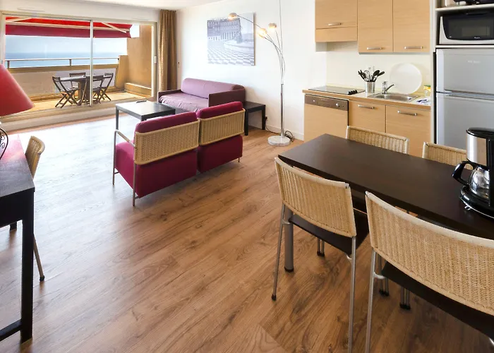 アパートホテル アダージョ プロムナード デ ザングレ ニース