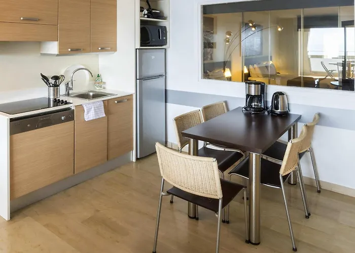 アパートホテル アダージョ プロムナード デ ザングレ 4* ニース