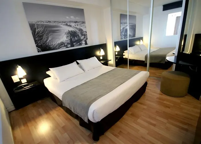 アパートホテル アダージョ プロムナード デ ザングレ ニース