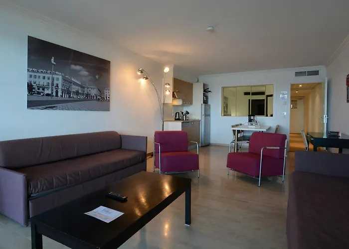 アパートホテル アダージョ プロムナード デ ザングレ