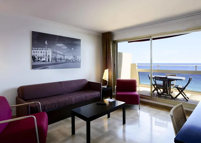 アパートホテル アダージョ プロムナード デ ザングレ アパートホテル