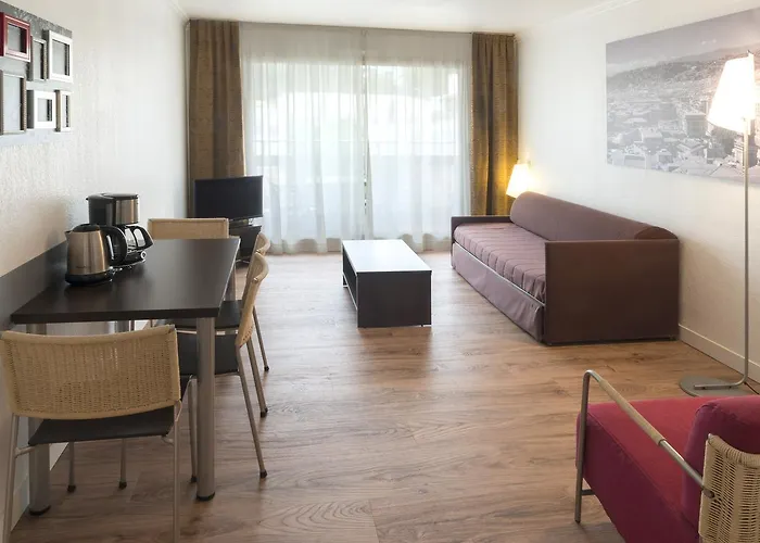 アパートホテル アダージョ プロムナード デ ザングレ